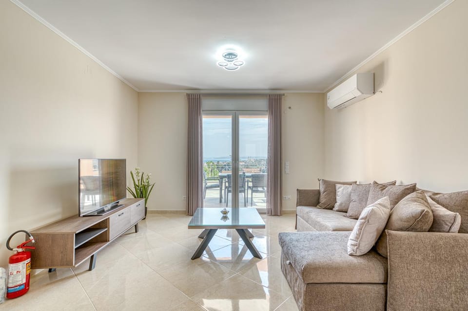 TV and multimedia, Living room, Seating area, Evening entertainment