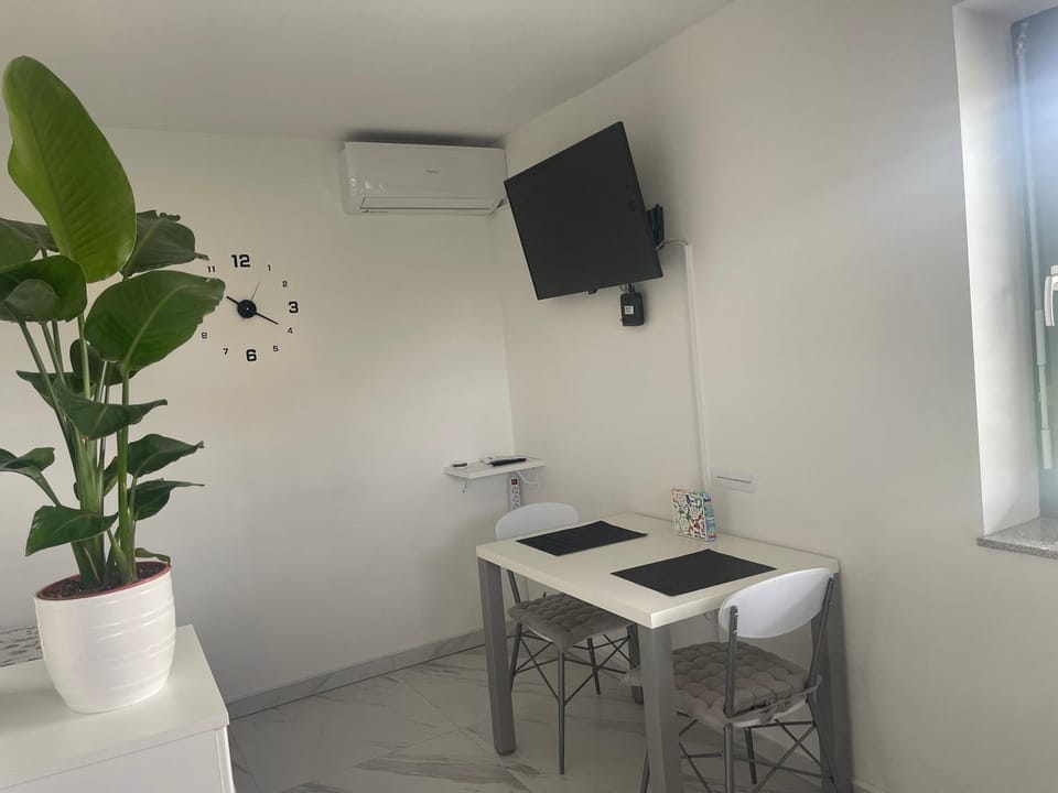 TV and multimedia, Dining area, air conditioner