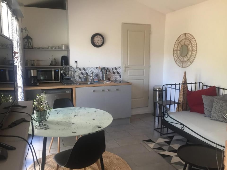 LES GITES CHEROIS, ravissant cottage, 3 personnes Apartment in Auvergne-Rhône-Alpes