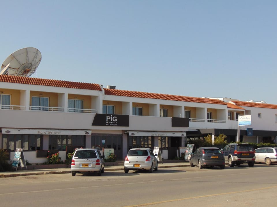 Restaurant/places to eat, Neighbourhood