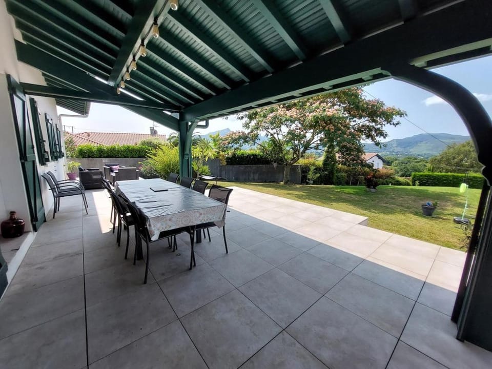 Balcony/Terrace, Mountain view