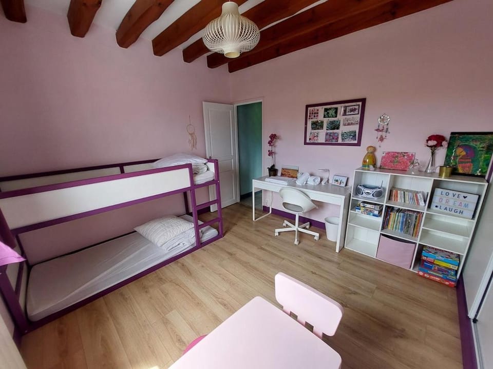 Library, Seating area, Bedroom