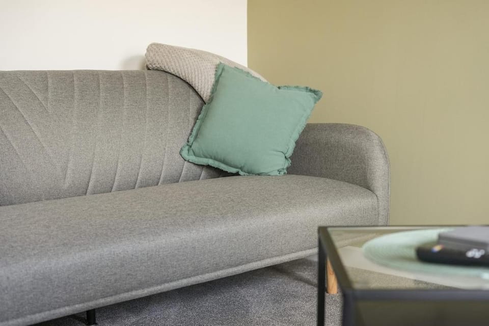 Woody's Townhouse Retreat - Sleeps upto 10, great for groups with FREE Parking - Hosted by Stay Host Save Apartment in Sheffield