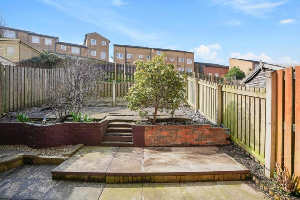 Woody's Townhouse Retreat - Sleeps upto 10, great for groups with FREE Parking - Hosted by Stay Host Save Apartment in Sheffield