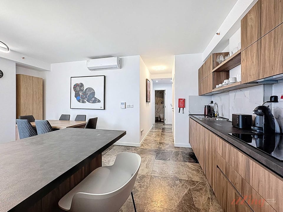 Coffee/tea facilities, Kitchen or kitchenette, Dining area, oven, stove, toaster