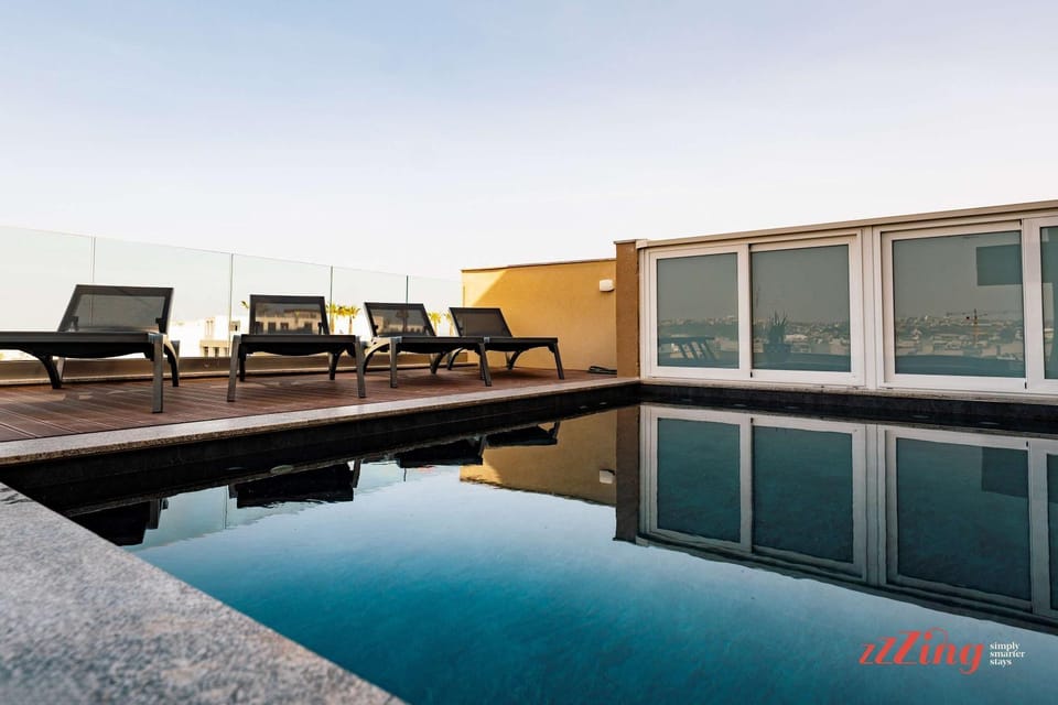 Balcony/Terrace, Swimming pool, Swimming pool, sunbed