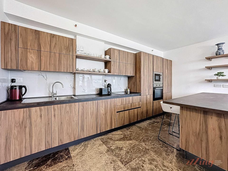 Coffee/tea facilities, Kitchen or kitchenette, microwave, oven, stove