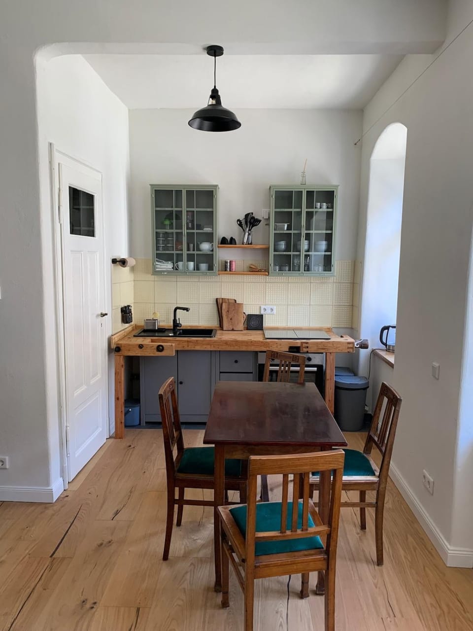 Kitchen or kitchenette, Seating area