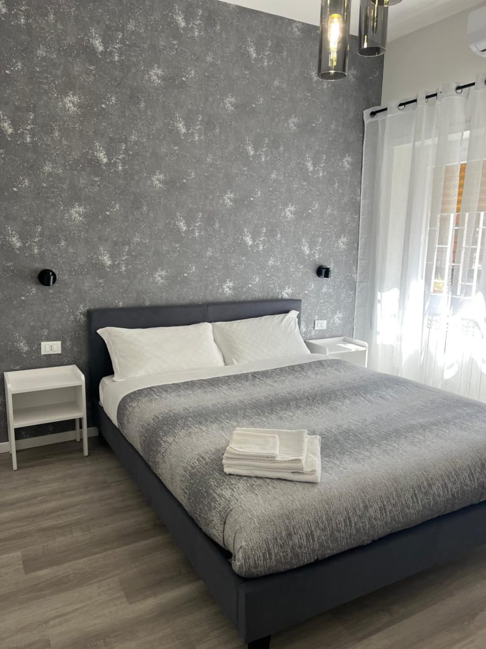 Bed, Photo of the whole room, Bedroom, towels