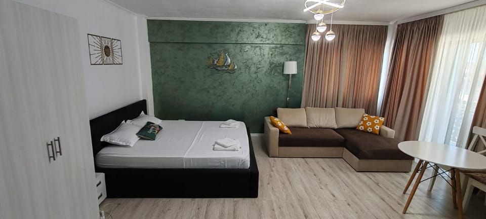 Bed, Photo of the whole room, Seating area, Bedroom