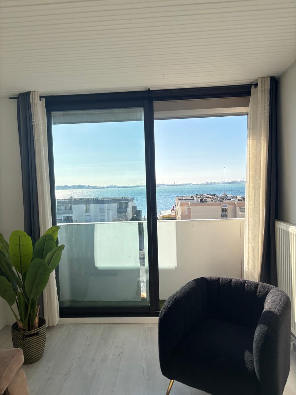 Balcony/Terrace, Lake view