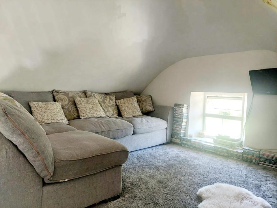 TV and multimedia, Seating area, Evening entertainment