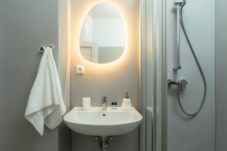 Shower, Bathroom, towels