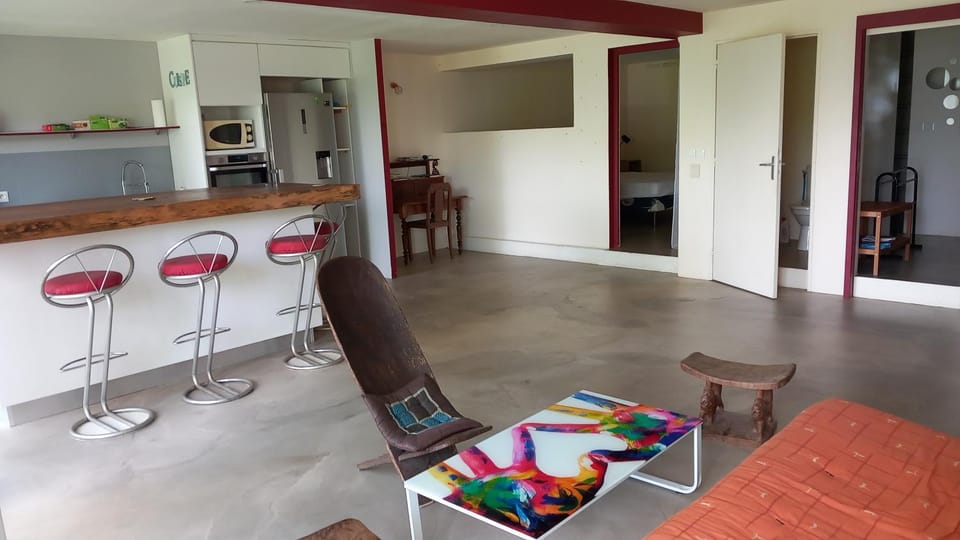 Facade/entrance, Kitchen or kitchenette, Living room, Dining area