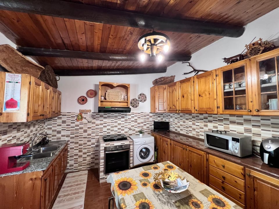 Kitchen or kitchenette, Seating area, Dining area, stove