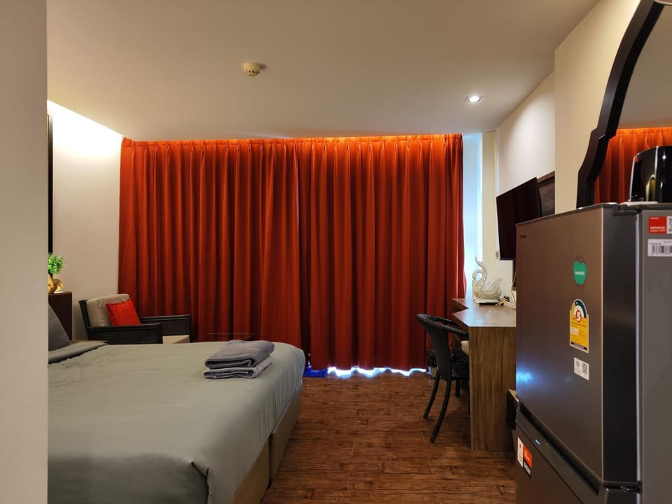 Living room, Photo of the whole room, Seating area, Bedroom