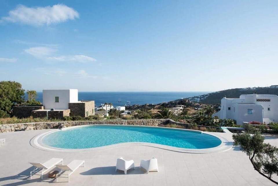 The Mykonian Escape Villa in Decentralized Administration of the Aegean