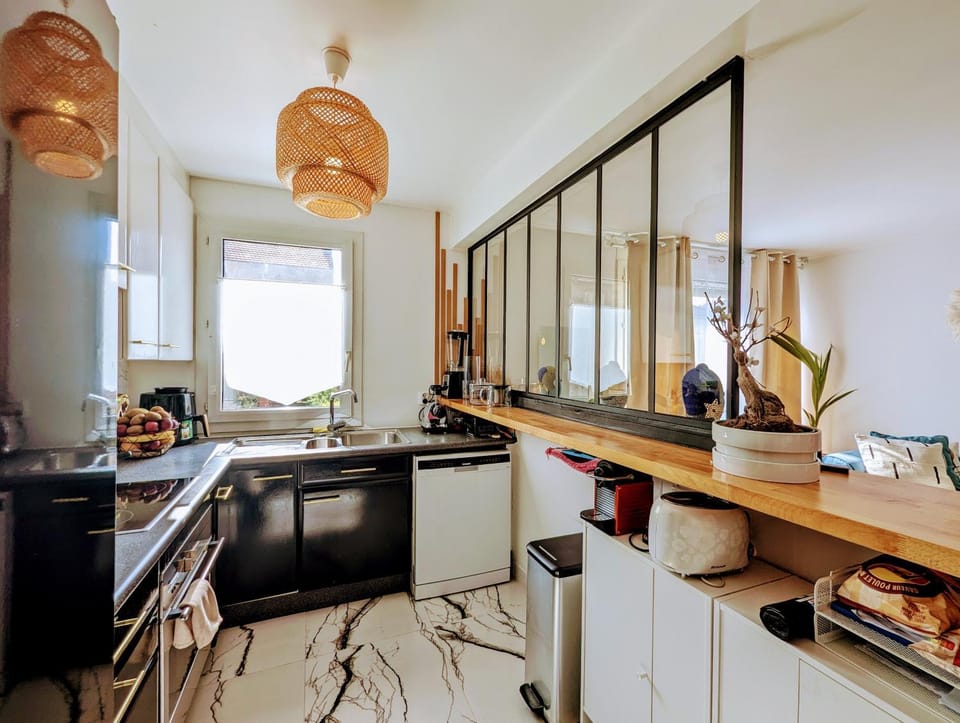 Kitchen or kitchenette, Dining area, dishwasher, oven, stove