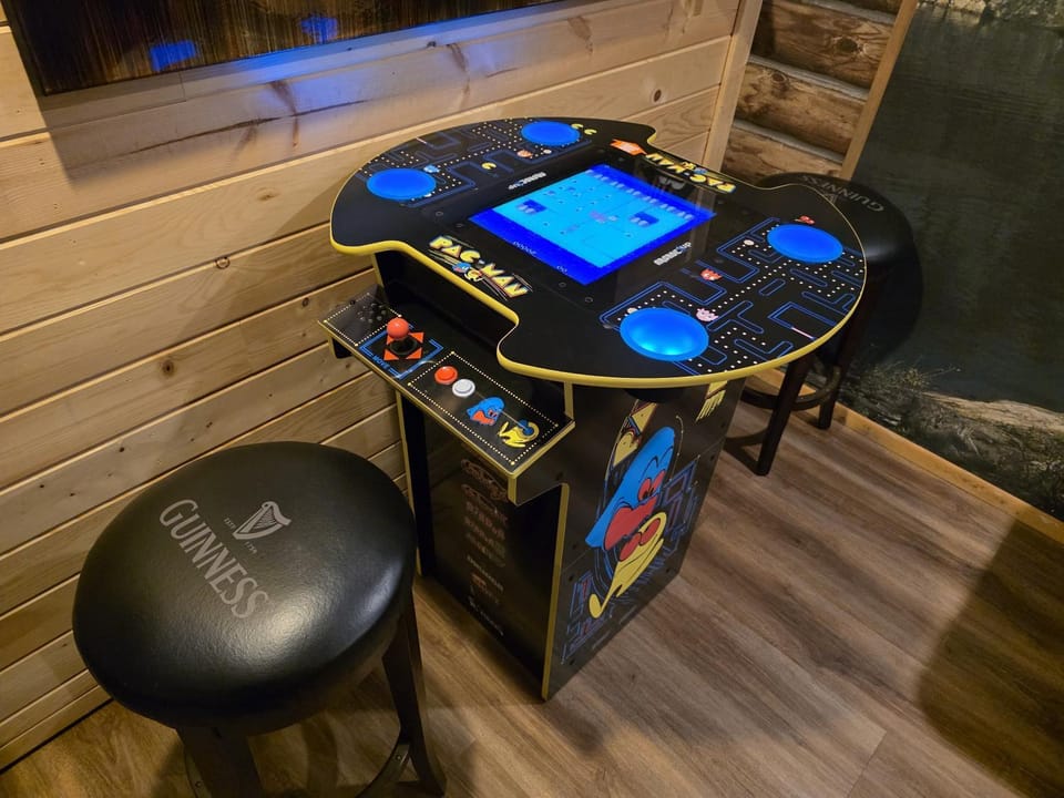 Game Room, Evening entertainment, Entertainment