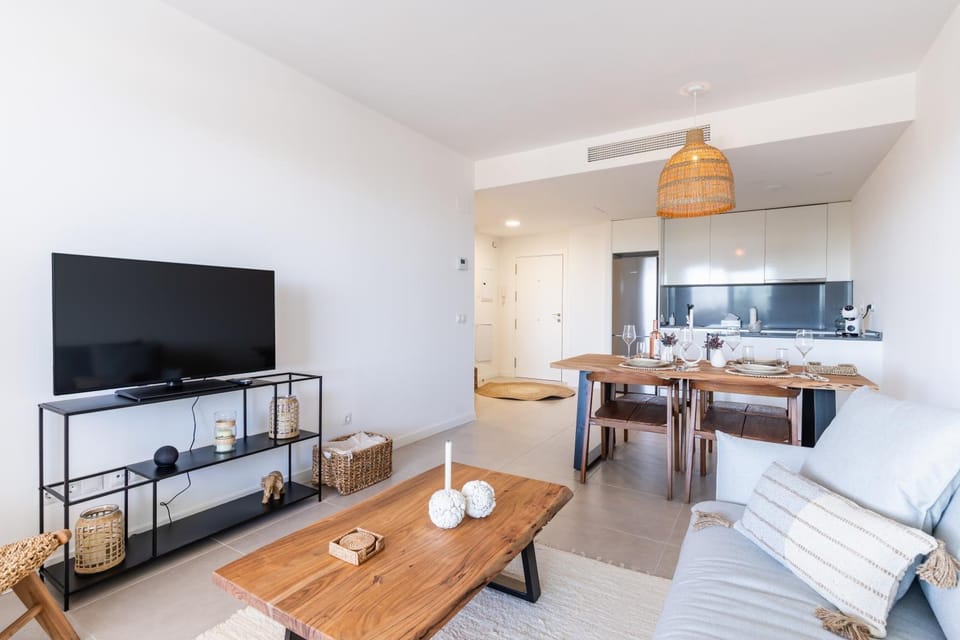 TV and multimedia, Living room, Photo of the whole room, Seating area, Dining area, Evening entertainment