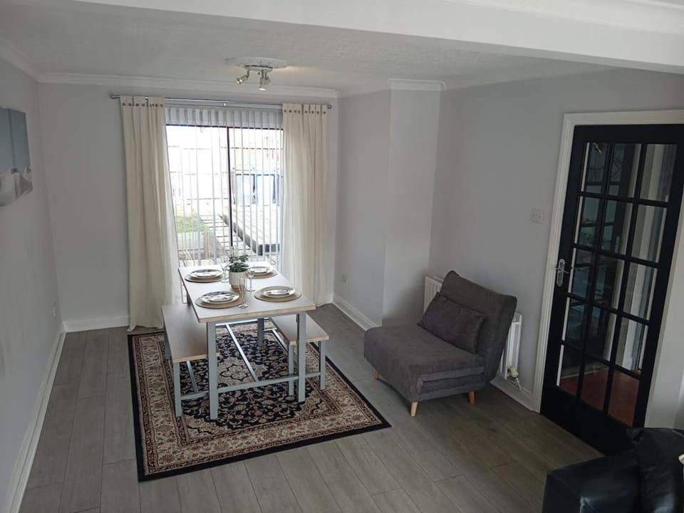 Living room, Seating area, Dining area