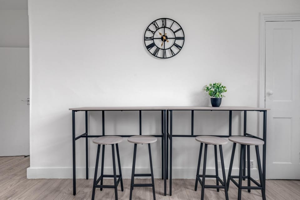 3 bedroom Luxury London House with Parking Apartment in London