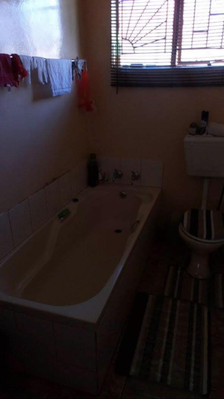 House to in Geelhout Park Ext 9, Rustenburg Apartment in Gauteng