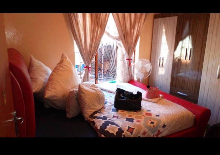 House to in Geelhout Park Ext 9, Rustenburg Apartment in Gauteng