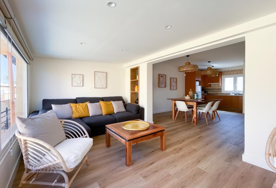 Living room, Dining area