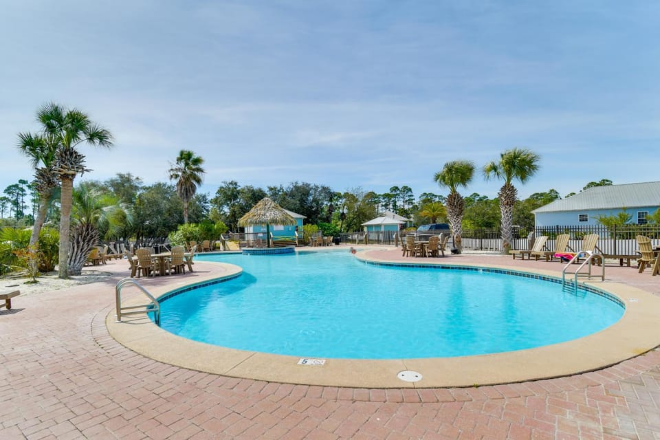 'Our Happy Place' Zero-Entry Pool & Tennis Access House in Alabama