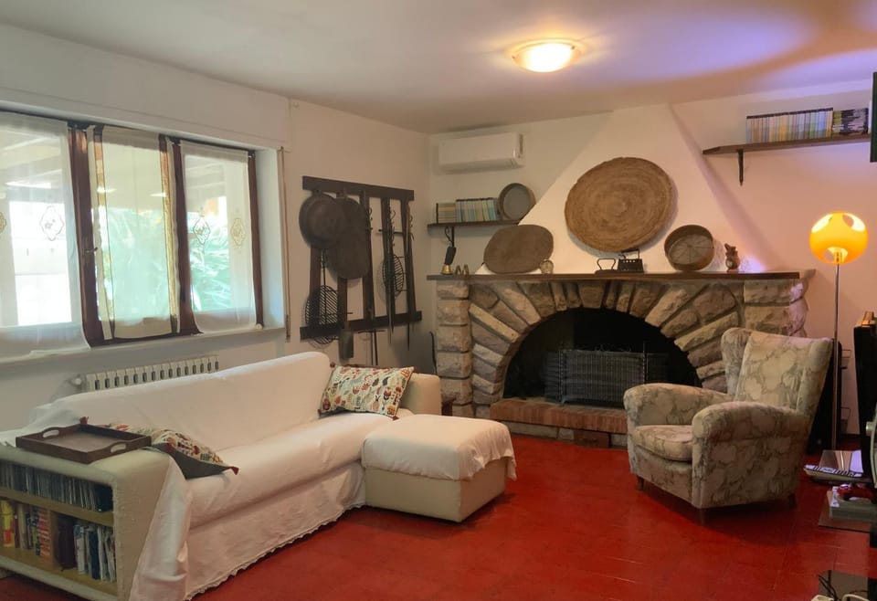 Living room, fireplace