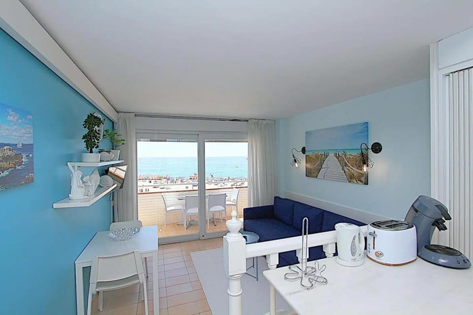 TV and multimedia, Living room, Dining area, Sea view