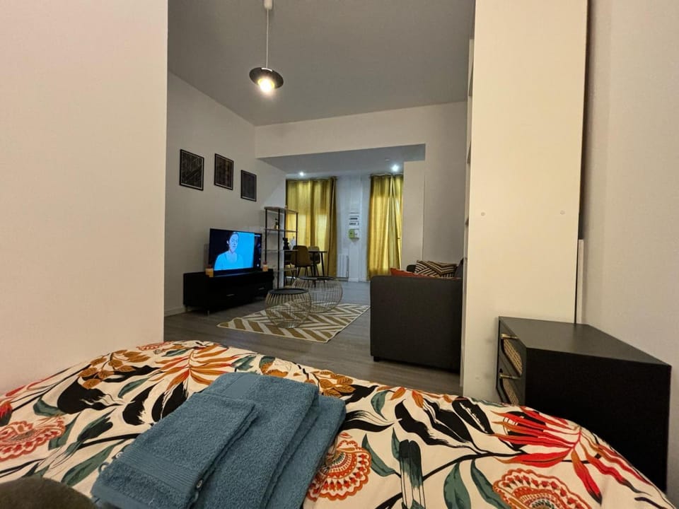 Bed, TV and multimedia, Living room, Photo of the whole room, Bedroom