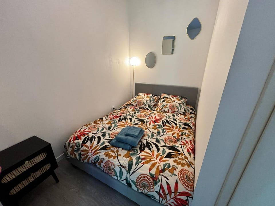 Bed, Photo of the whole room, Bedroom