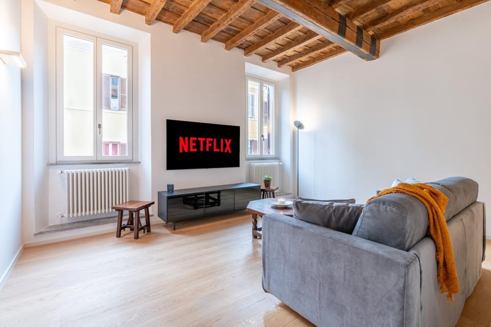 TV and multimedia, Living room, Seating area, Evening entertainment, internet