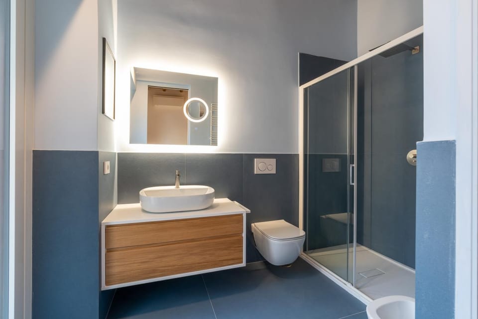 Shower, Toilet, Bathroom, towels