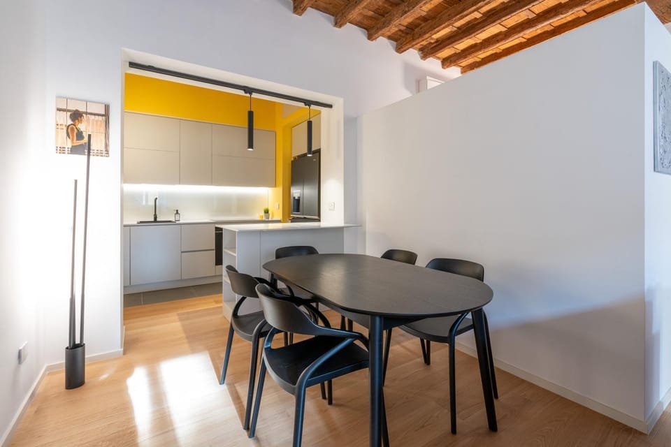 Kitchen or kitchenette, Seating area, Dining area