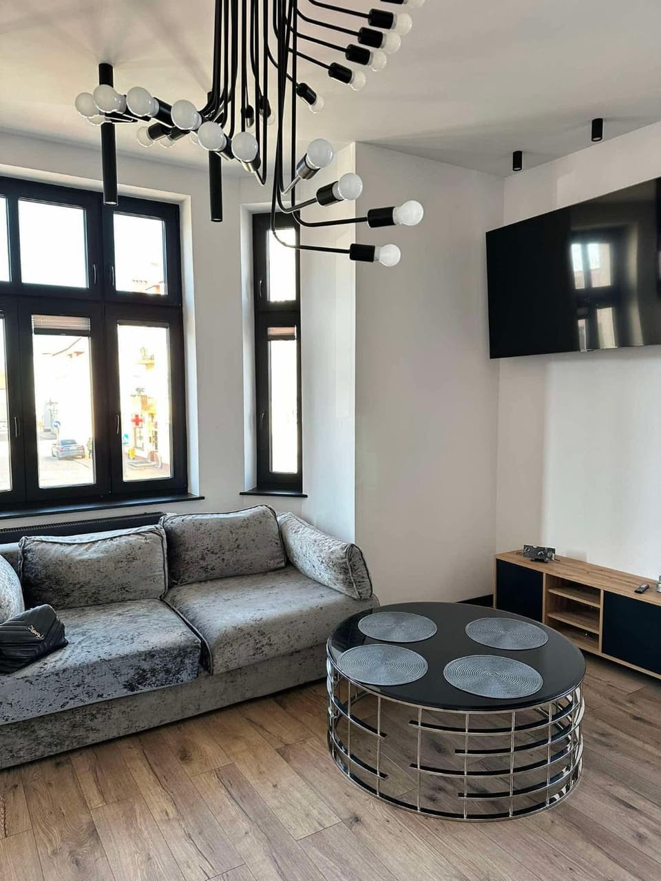 Communal lounge/ TV room, TV and multimedia, Living room, Seating area, Evening entertainment