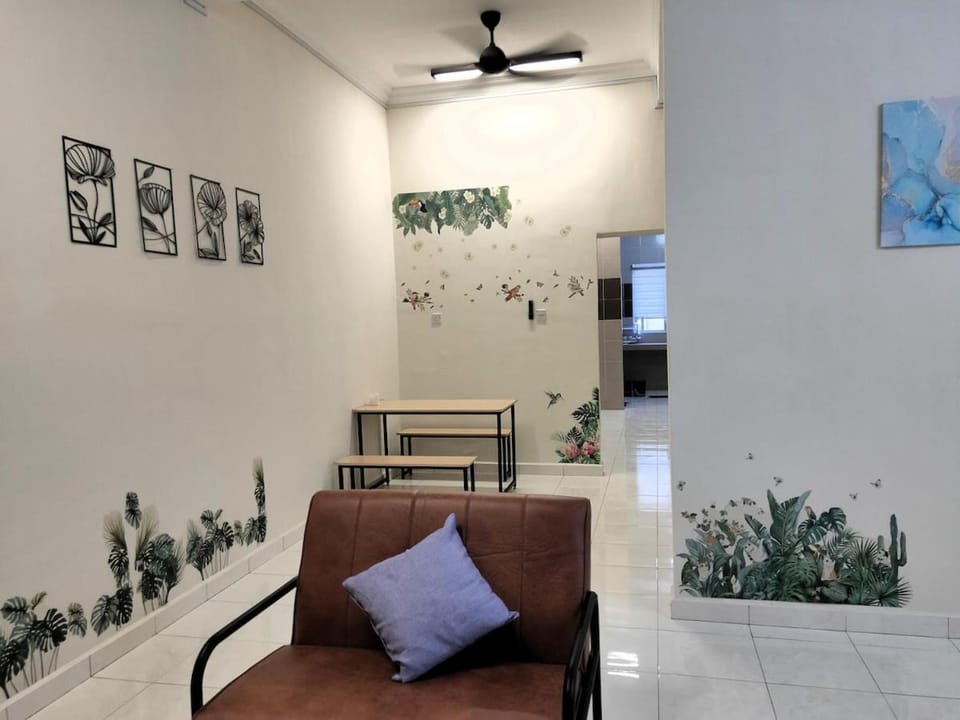 Living room, Decorative detail, Seating area, Dining area