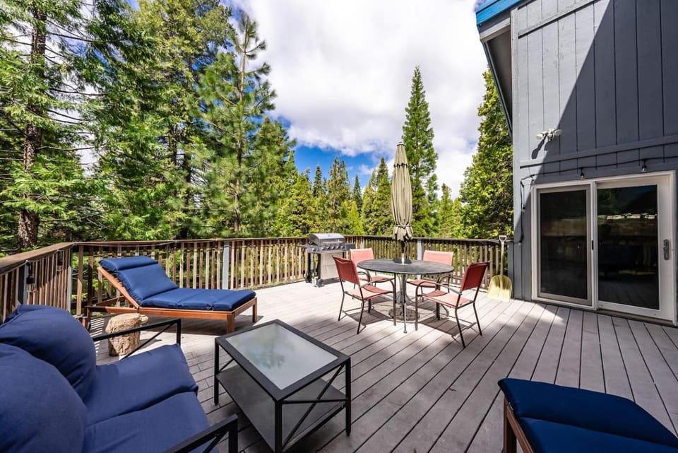 My Side of the Mountain Rest Recharge Repeat House in Shaver Lake