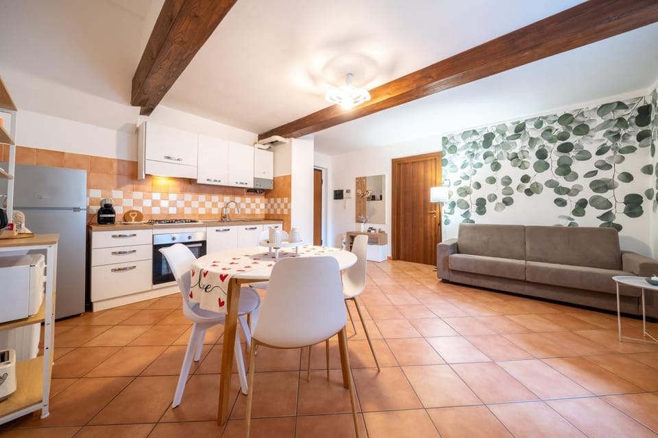 Kitchen or kitchenette, Living room, Seating area, Dining area, oven, stove