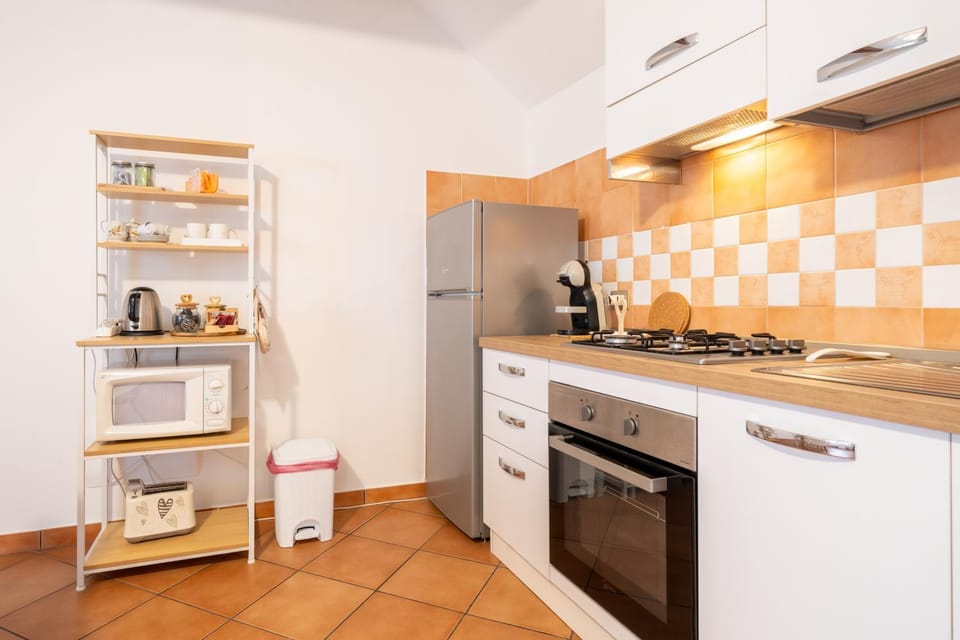 Coffee/tea facilities, Kitchen or kitchenette, oven, stove, toaster