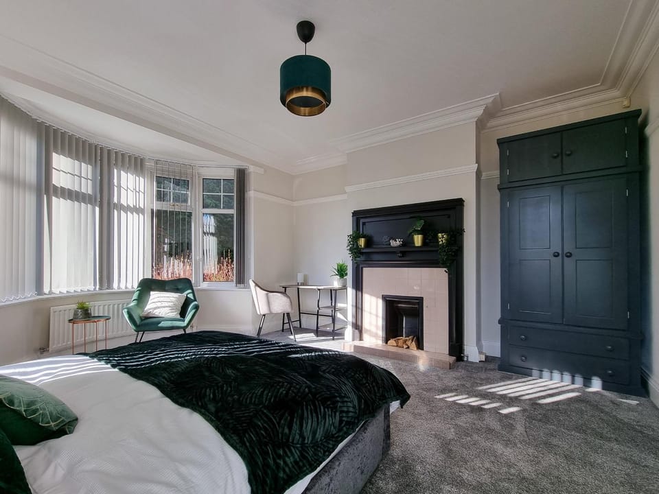 Spacious Luxe Stay Sleeps 8 with Private Gym Apartment in Leicester