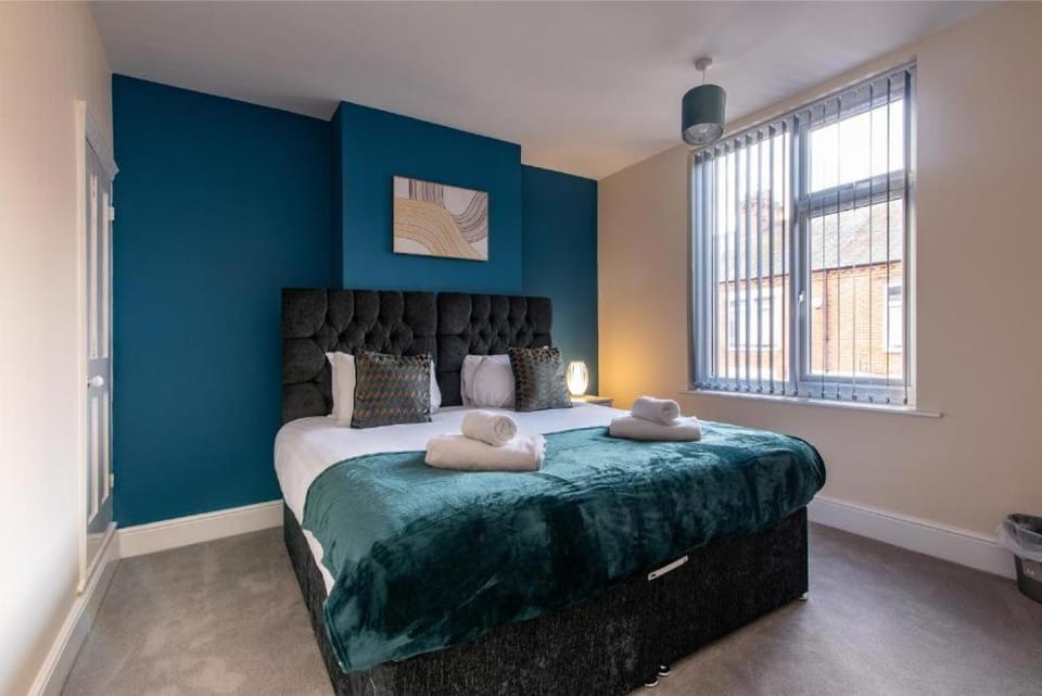 Spacious Luxe Stay Sleeps 8 with Private Gym Apartment in Leicester