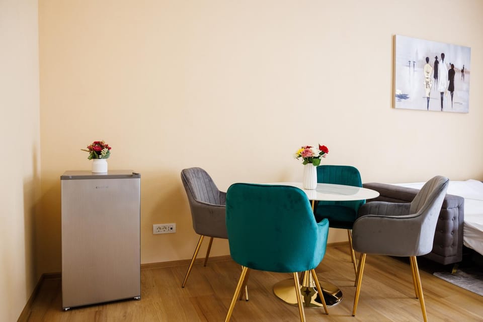 Living room, Dining area, Dinner