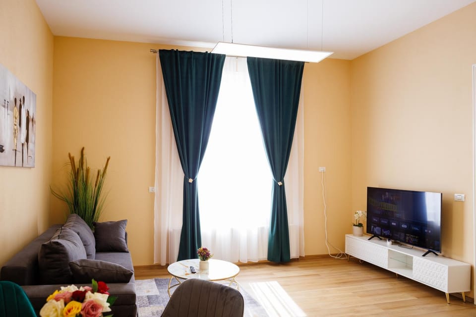 Communal lounge/ TV room, TV and multimedia, Living room
