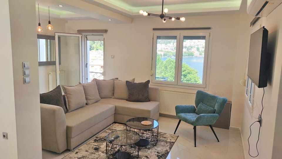 TV and multimedia, Balcony/Terrace, Balcony/Terrace, Living room, Seating area, City view, City view, Lake view, Lake view