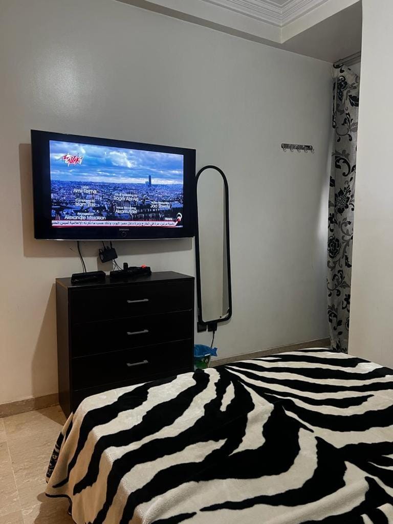 Communal lounge/ TV room, Bed, TV and multimedia, Photo of the whole room, Evening entertainment, Bedroom