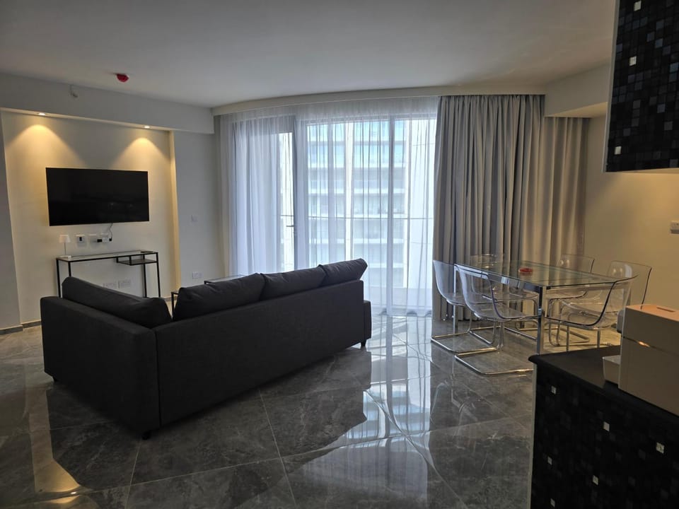 Communal lounge/ TV room, TV and multimedia, Kitchen or kitchenette, Living room, Seating area, Dining area