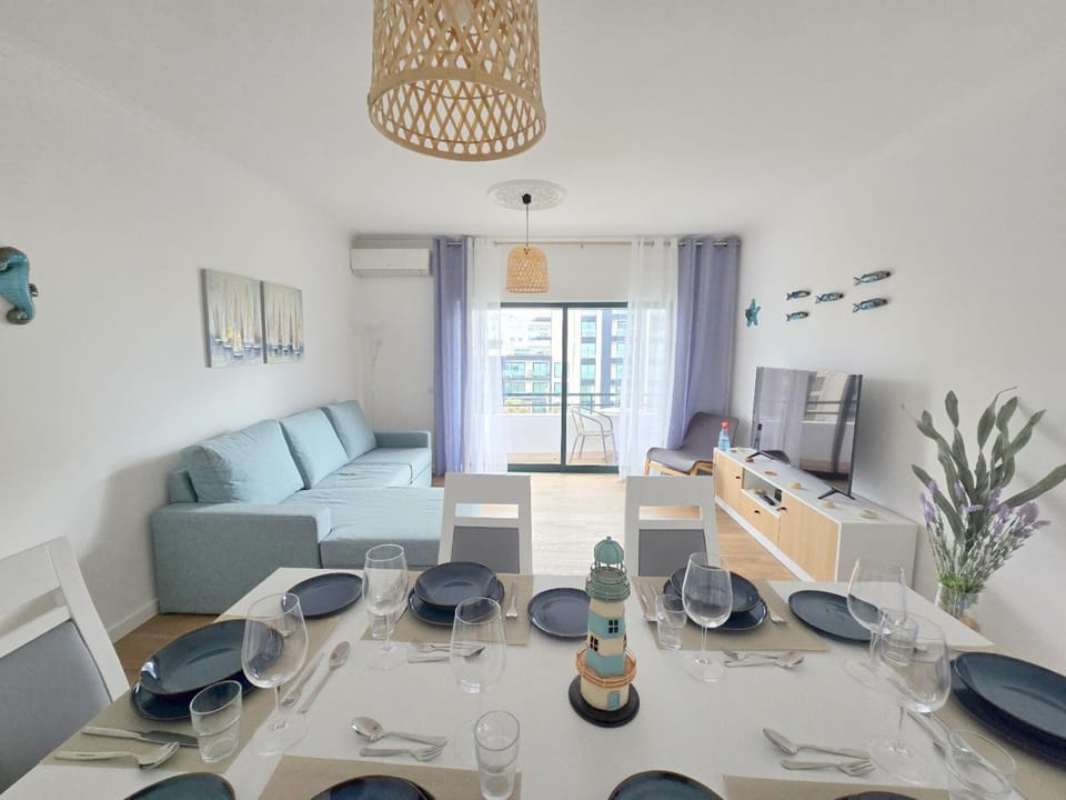 Living room, Seating area, Dining area, air conditioner
